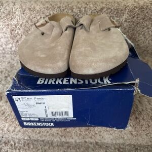 Birkenstock Suede Clogs - Tan